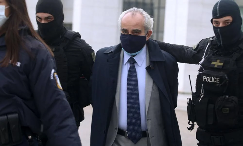 Δίκη ψευτογιατρού: «Κύρια πρόεδρε αυτοί ήρθαν και με βρήκαν»